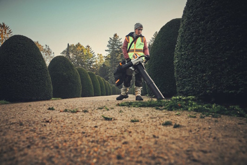 STIHL SHA 140 в роботі
